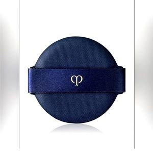 CLE DE PEAU BEAUTY Radiant Cushion Foundation Puff